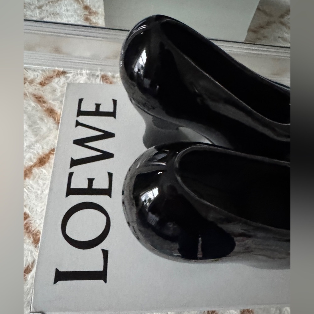 Loewe Lacquered Foam Pointed Toe Pumps Black Leather Heeled 40 NWT - Picture 4 of 8